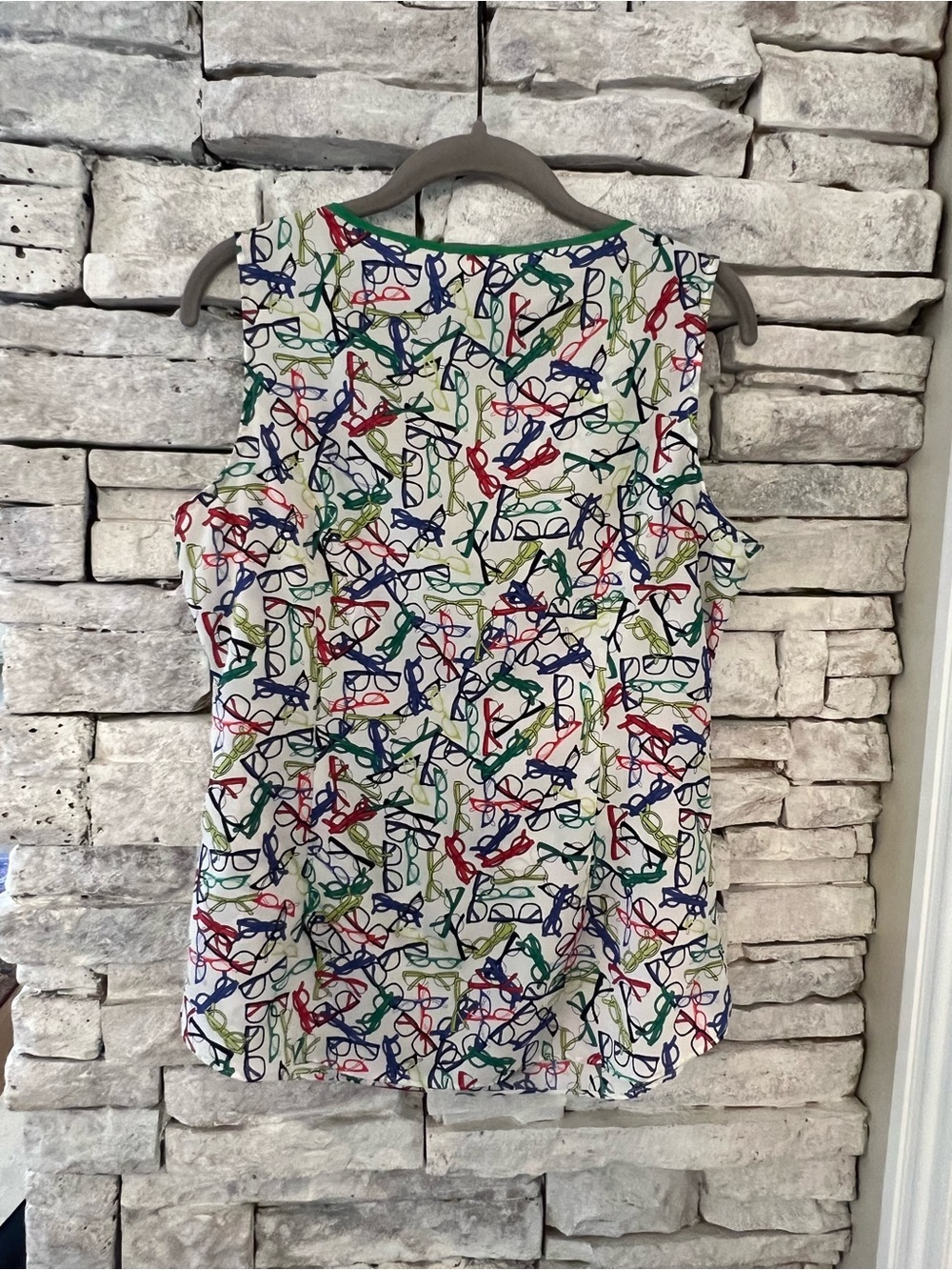 Banana Republic Sleeveless V-Neck Printed Top with Green Trim Womens Size Medium - Picture 4 of 5
